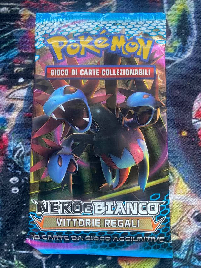 Nero e Bianco Vittorie Regali 1 Busta Sigillata ITA (2) – Pokémon sigillato