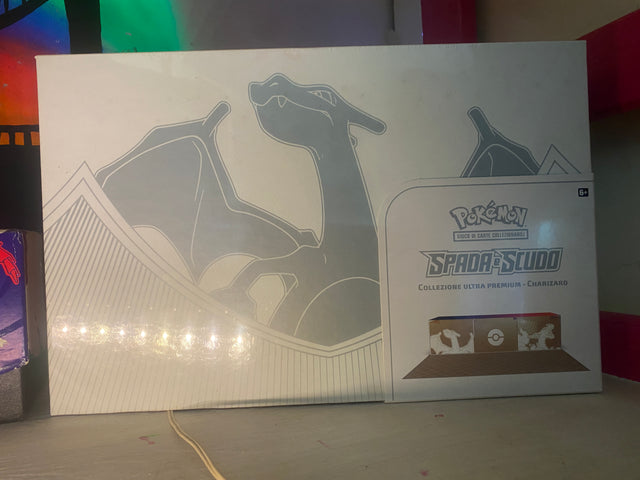Ultra Premium Collection Charizard ITA Sigillata – Pokémon sigillato
